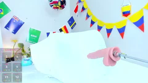 _jasminnee_ online show from 11, 6, 2026
