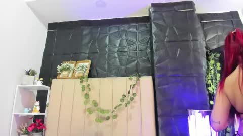 Mia online show from 4, 12, 2025