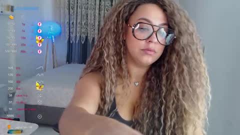 Snapshot of _just_a_queen_3 chatting on 16, 11, 2025 _just_a_queen_3 online show from 16, 11, 2025