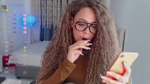 Snapshot of _just_a_queen_3 chatting on 18, 11, 2025 _just_a_queen_3 online show from 18, 11, 2025