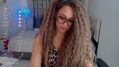 Snapshot of _just_a_queen_3 chatting on 19, 11, 2025 _just_a_queen_3 online show from 19, 11, 2025