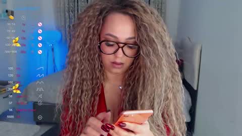 Snapshot of _just_a_queen_3 chatting on 16, 12, 2025 _just_a_queen_3 online show from 16, 12, 2025