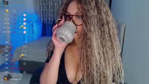 Snapshot of _just_a_queen_3 chatting on 19, 12, 2025 _just_a_queen_3 online show from 19, 12, 2025