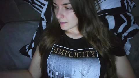 _just_a_simple_girl online show from 9, 12, 2024