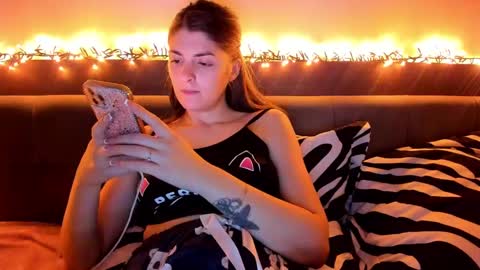 _just_a_simple_girl online show from 22, 12, 2024