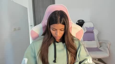 khloe sweet online show from 19, 12, 2025