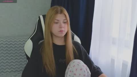 Snapshot of _kirieshka chatting on 27, 9, 2025 Molly Emily online show from 27, 9, 2025