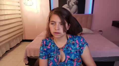 Snapshot of _kitten_1 chatting on 10, 2, 2025 _kitten_1 online show from 10, 2, 2025