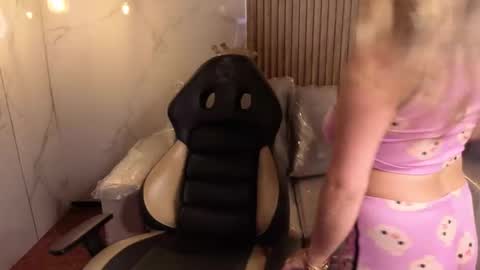 Snapshot of _kitten_1 chatting on 11, 1, 2026 _kitten_1 online show from 11, 1, 2026