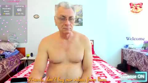 Snapshot of _lady_red_ chatting on 2, 3, 2025 Lory online show from 2, 3, 2025