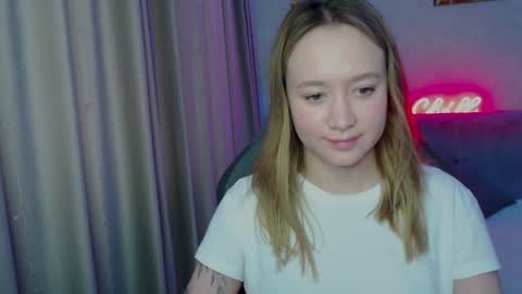 _lalune_ online show from 8, 1, 2025