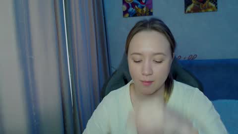 _lalune_ online show from 4, 2, 2025