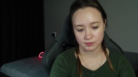 _lalune_ online show from 4, 12, 2025