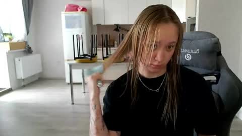 _lalune_ online show from 1, 7, 2026
