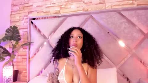 Lanna  online show from 17, 11, 2025