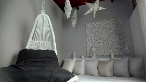  Luna  online show from 2, 2, 2025