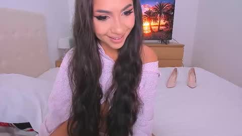 Lynna online show from 5, 10, 2025