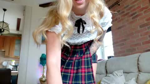 Snapshot of _mari_ chatting on 7, 5, 2026 _mari_ online show from 7, 5, 2026