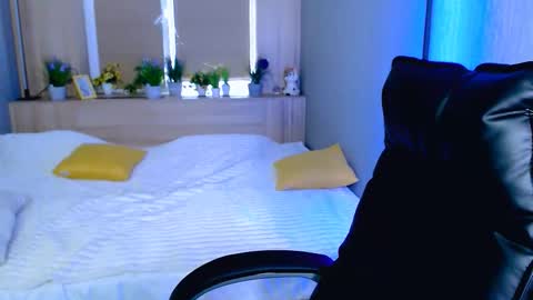 Snapshot of _mi_amore chatting on 12, 10, 2025 _mi_amore online show from 12, 10, 2025