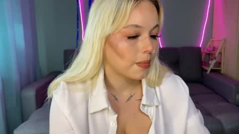 Mia Mason online show from 28, 6, 2026