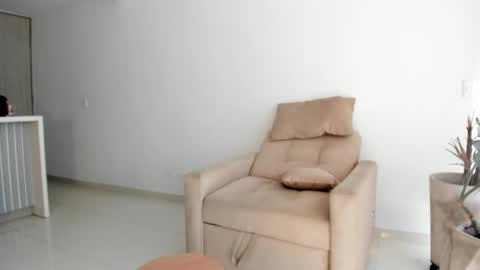 _mia_peach online show from 15, 5, 2026