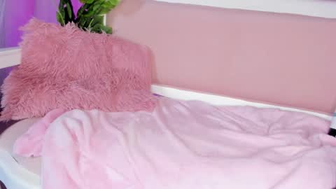 mia online show from 19, 11, 2025