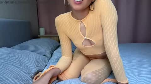 Mia Magdalena online show from 2, 10, 2025