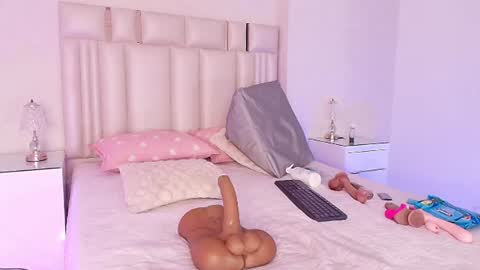 Mia  online show from 28, 7, 2026