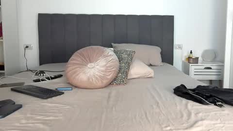 AstrideVonTeese online show from 3, 3, 2025