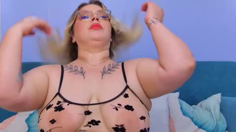 Snapshot of _mooncake chatting on 12, 9, 2025 Fiona online show from 12, 9, 2025