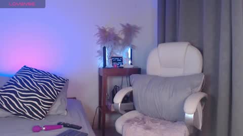 Snapshot of _naia_ross1 chatting on 1, 10, 2025 Naia Ross online show from 1, 10, 2025