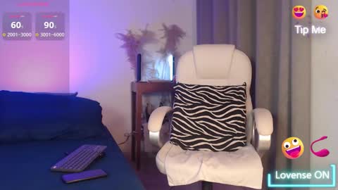 Snapshot of _naia_ross1 chatting on 8, 11, 2025 Naia Ross online show from 8, 11, 2025