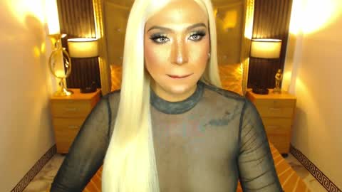 _natashacooper_ online show from 9, 4, 2026