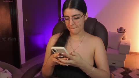 NiniHelp me by giving my show a thumbs up online show from 6, 6, 2026