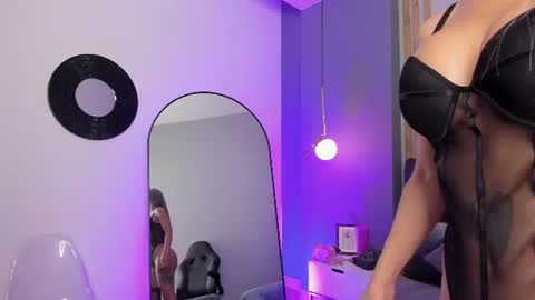 _nicoletteshea_ online show from 3, 7, 2026