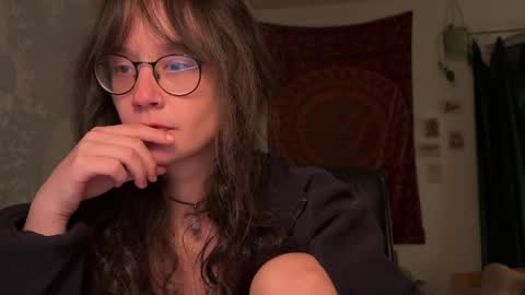 Mila online show from 5, 4, 2026