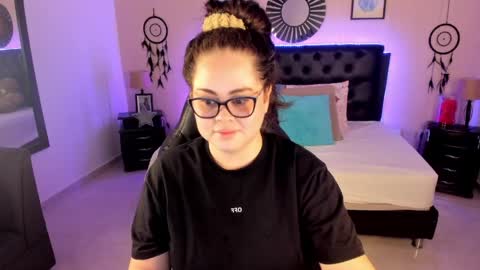 Olivia jones online show from 25, 5, 2026