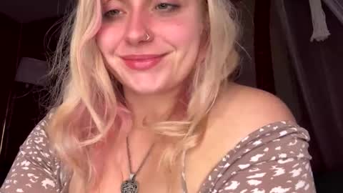 Snapshot of _peaceoutgirlscout_ chatting on 6, 10, 2025 _peaceoutgirlscout_ online show from 6, 10, 2025