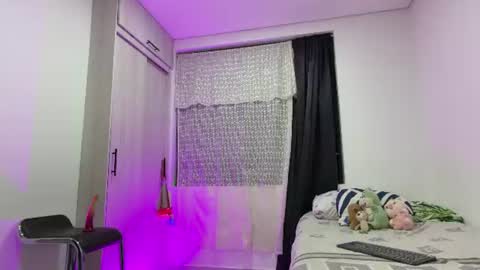 Snapshot of _peachyboy chatting on 4, 7, 2026 esteban online show from 4, 7, 2026