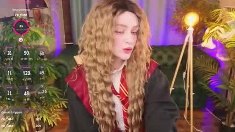 Snapshot of _pink_wassabi_ chatting on 31, 10, 2025 Maisie online show from 31, 10, 2025