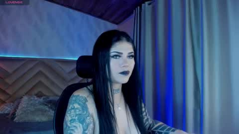 Snapshot of _raven_black chatting on 8, 10, 2025 Raven online show from 8, 10, 2025