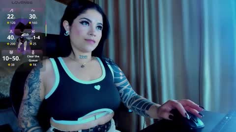 Snapshot of _raven_black chatting on 28, 11, 2025 Raven online show from 28, 11, 2025