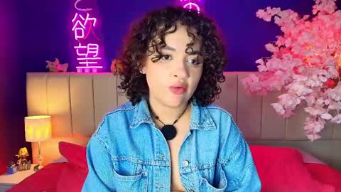 Snapshot of _sarahrose chatting on 11, 4, 2026 Sara online show from 11, 4, 2026