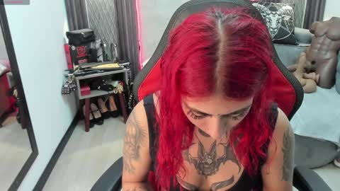 Snapshot of _selene_red chatting on 5, 2, 2025 Selene online show from 5, 2, 2025