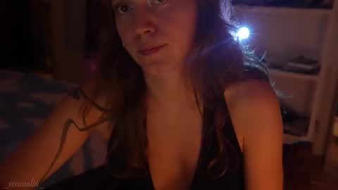 Snapshot of _sensualia_ chatting on 10, 9, 2025 Lia online show from 10, 9, 2025