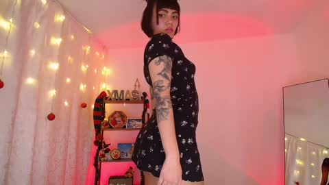 Snapshot of _sensualkitten_ chatting on 15, 12, 2024 Laura online show from 15, 12, 2024