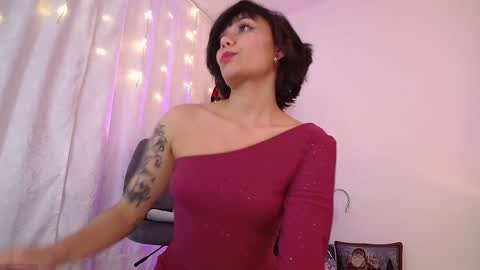 Snapshot of _sensualkitten_ chatting on 1, 1, 2025 Laura online show from 1, 1, 2025