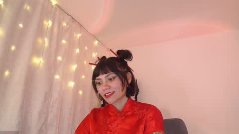 Snapshot of _sensualkitten_ chatting on 4, 1, 2025 Laura online show from 4, 1, 2025