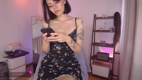 Snapshot of _sensualkitten_ chatting on 12, 10, 2025 Laura online show from 12, 10, 2025
