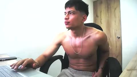 Juan Pablo-independent model online show from 10, 6, 2026